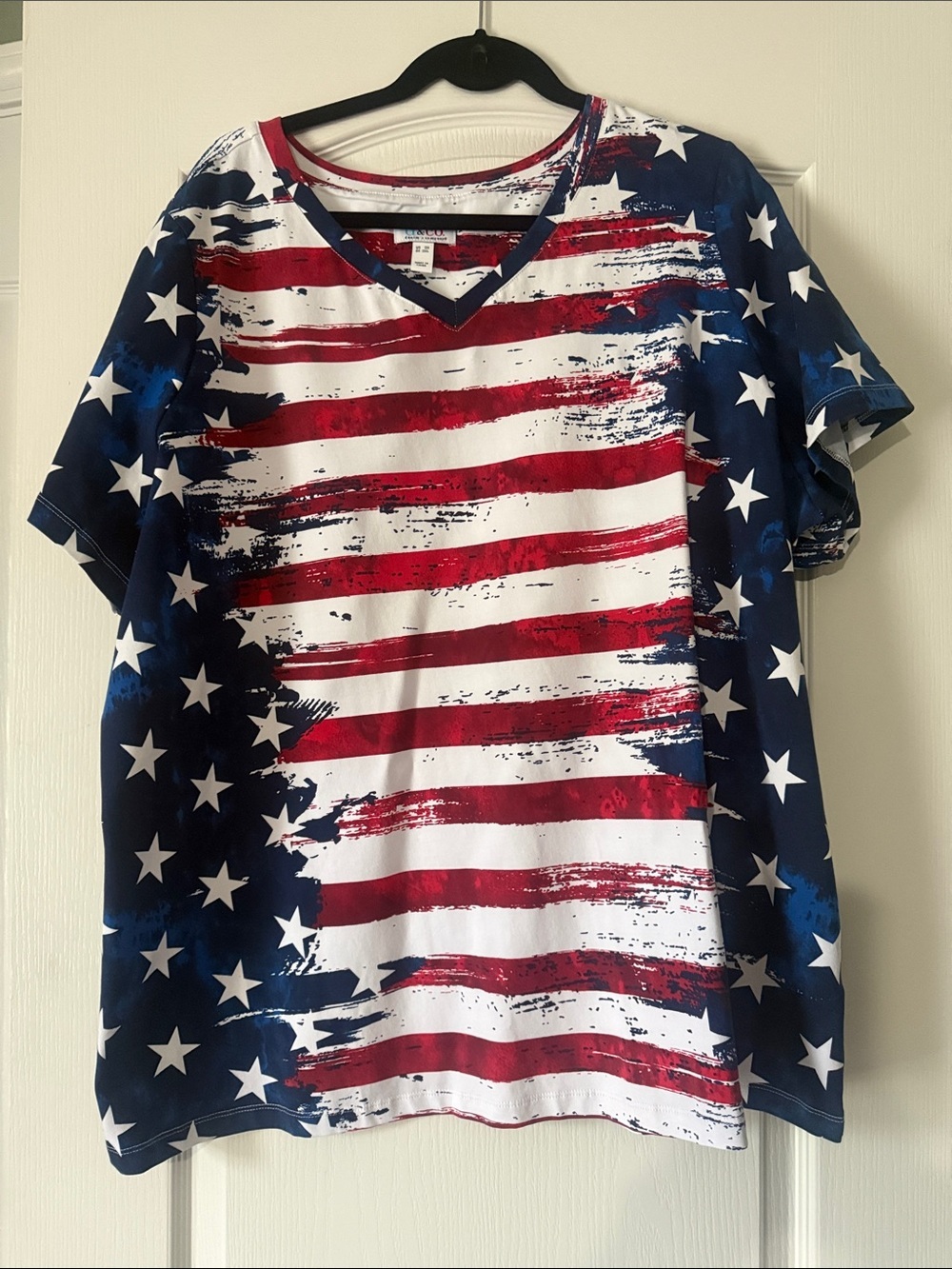 D & Co Women’s Red, White & Blue American Flag V-Neck Tee Size 3X